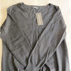 Women’s cashmere wool blend v neck sweater